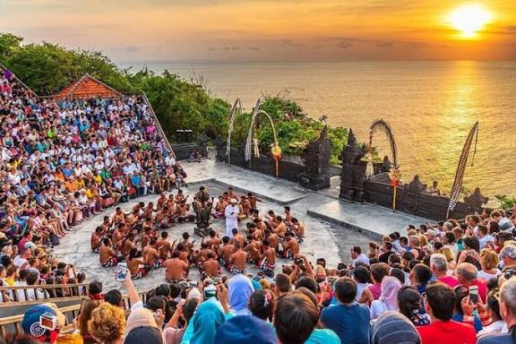 TRIP BROMO - SEWU - IJEN - LOVINA - ULUWATU 6D5N