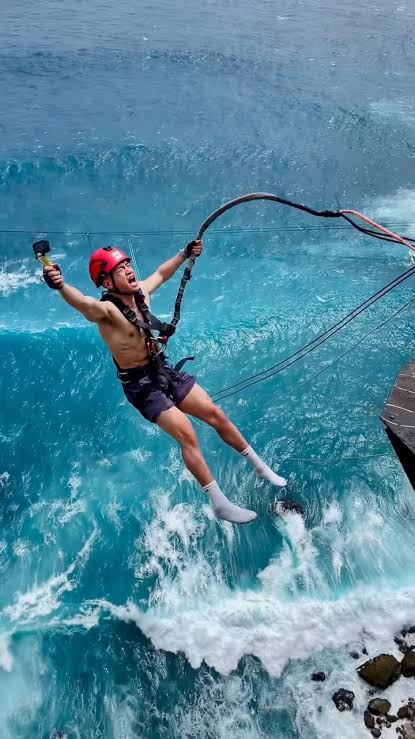 BUNGEE JUMPING IN PENIDA